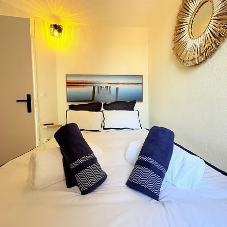 Panoramic Sea View Chic & Cozy 아파트